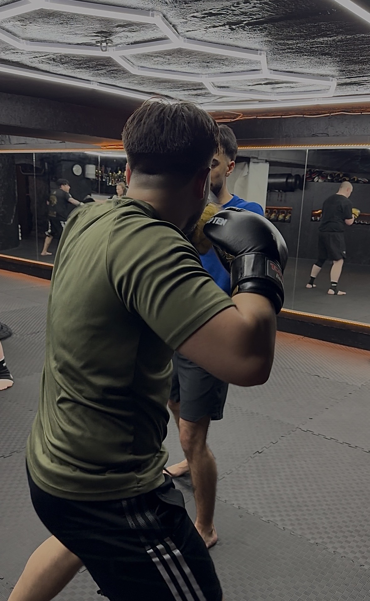 Boxningssparring i dojon