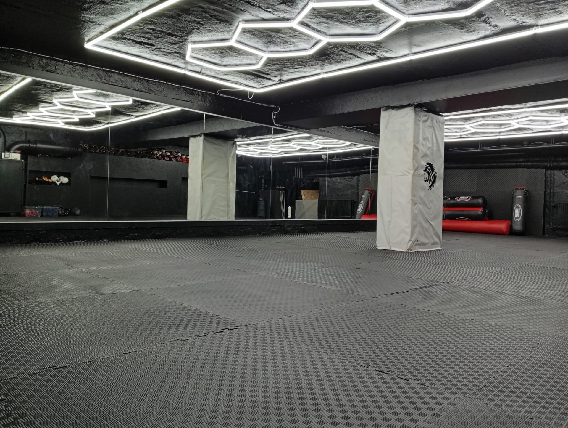 Dojon på Markvardsgatan – tatami och hexagonbelysning